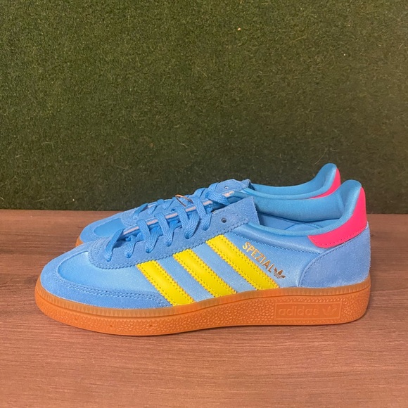 {JH5658} ADIDAS HANDBALL SPEZIAL ‘SKY RUSH’ Women’s
BRAND NEW - Picture 2 of 11